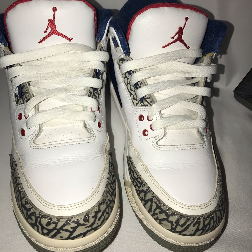 **🛍🛍SOLD🛍🛍**Jordan Retro 3